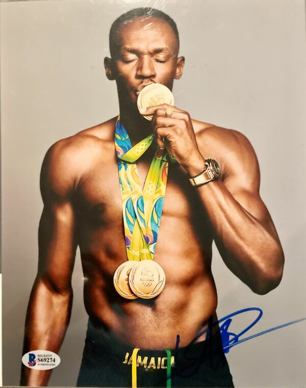 Usain Bolt Kissing Gold 8x10(PSA/DNA)